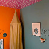 Play at Slaep Moon Pinkpop roze  manen behang voor de babykamer of meisjeskamer.