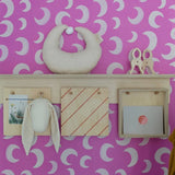 Play at Slaep Moon Pinkpop roze  manen behang voor de babykamer of meisjeskamer.