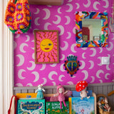 Play at Slaep Moon Pinkpop roze  manen behang voor de babykamer of meisjeskamer.