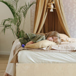 Meet me at the Wall Moon manen behang voor de kinderkamer sand zand beige