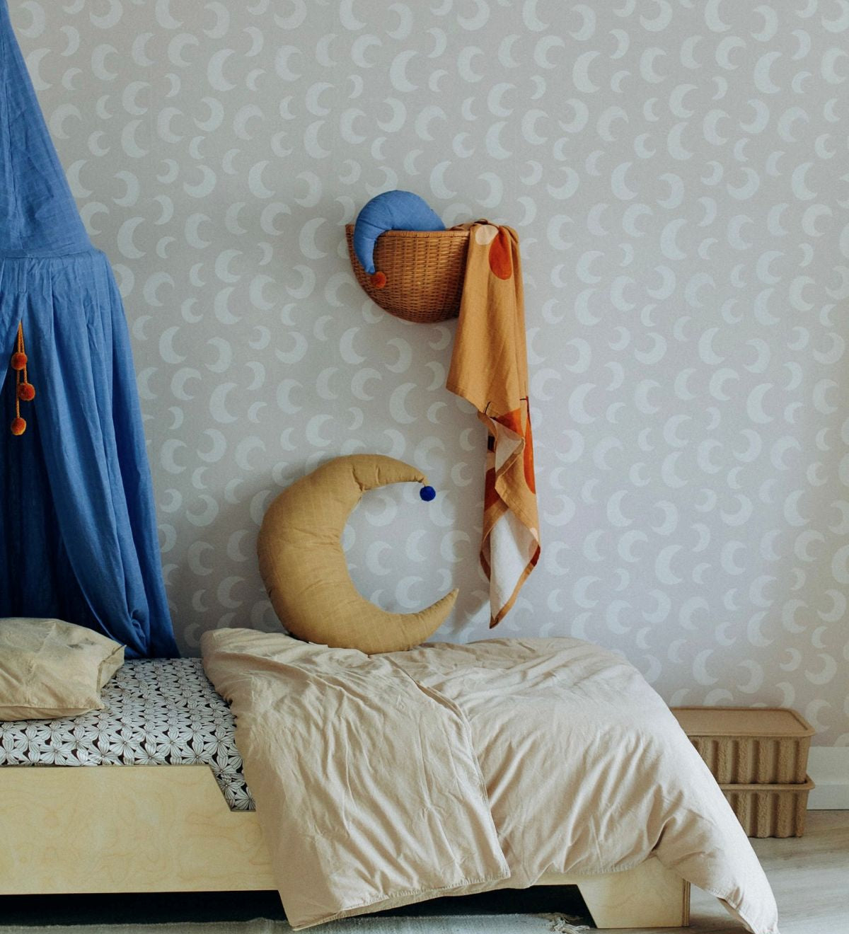 Meet me at the Wall Moon manen behang voor de kinderkamer sand zand beige