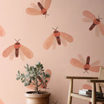 Meet me at the Wall Moth motten behang voor meisjeskamer naturel licht roze