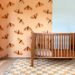 Meet me at the Wall moth motten behang voor de kinderkamer sun geel