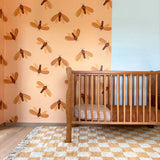 Meet me at the Wall moth motten behang voor de kinderkamer sun geel