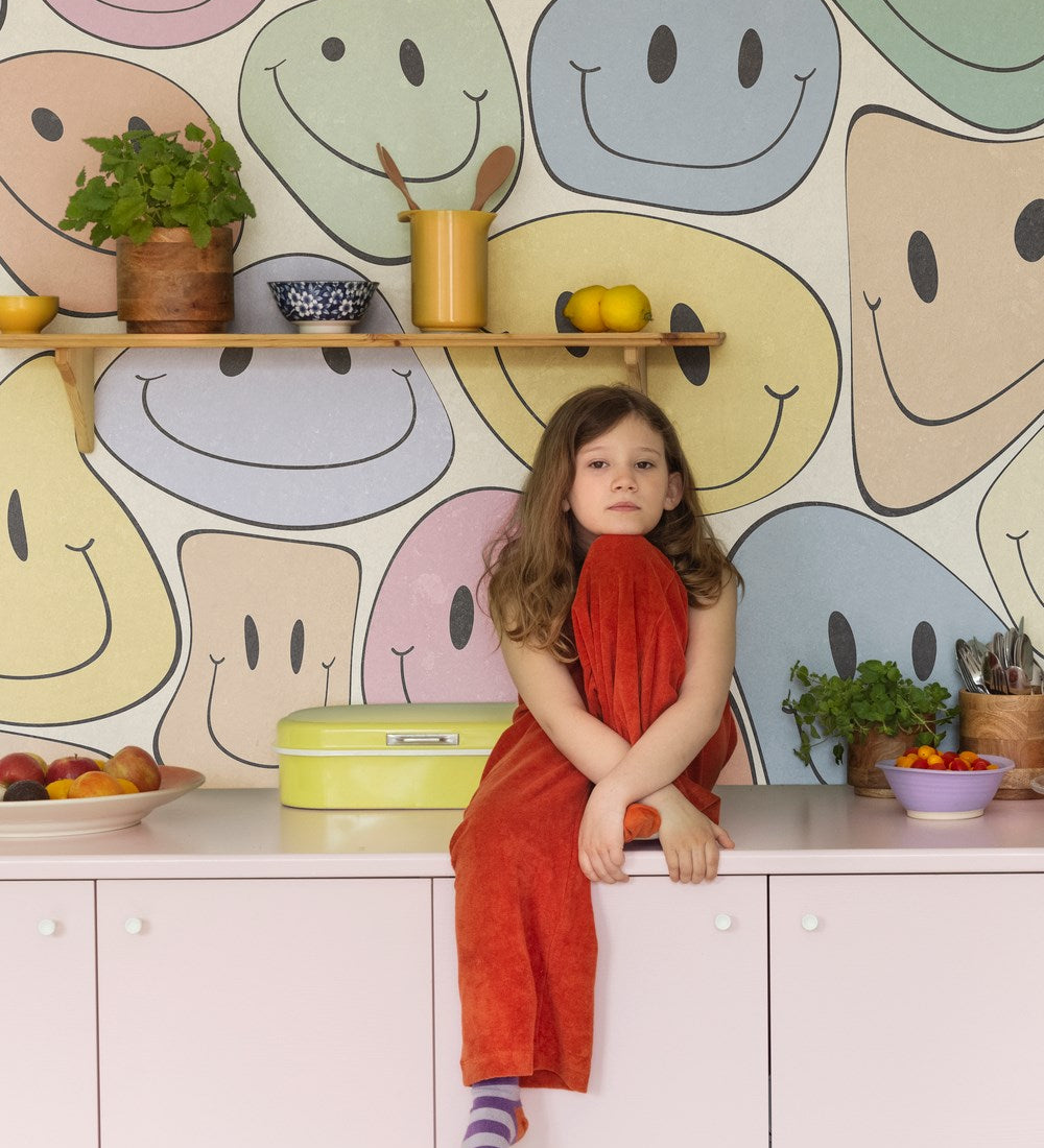 Rebel Walls behang kinderkamer kidsroom wallpaper smiley coloful multi color