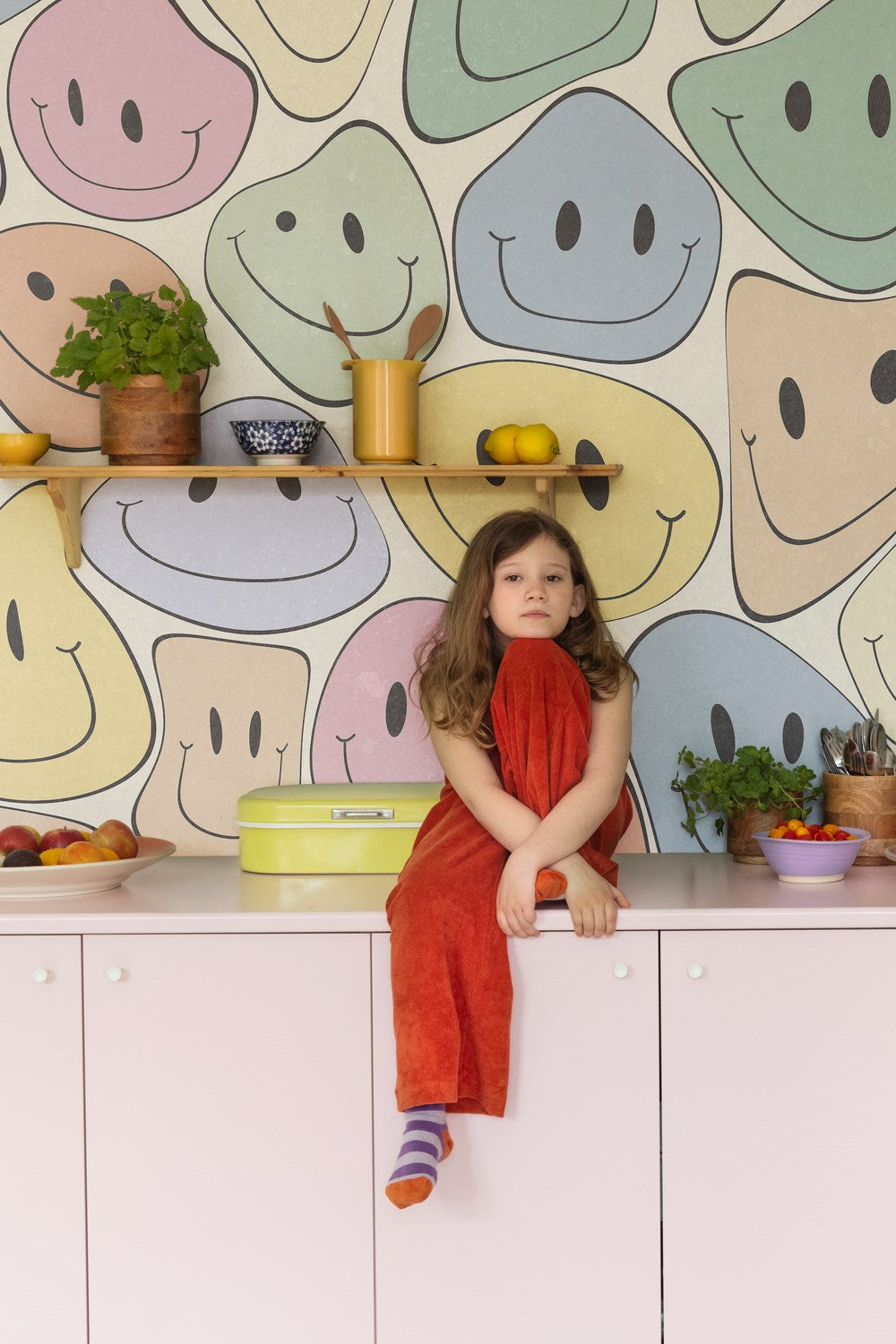 Rebel Walls behang kinderkamer kidsroom wallpaper smiley coloful multi color