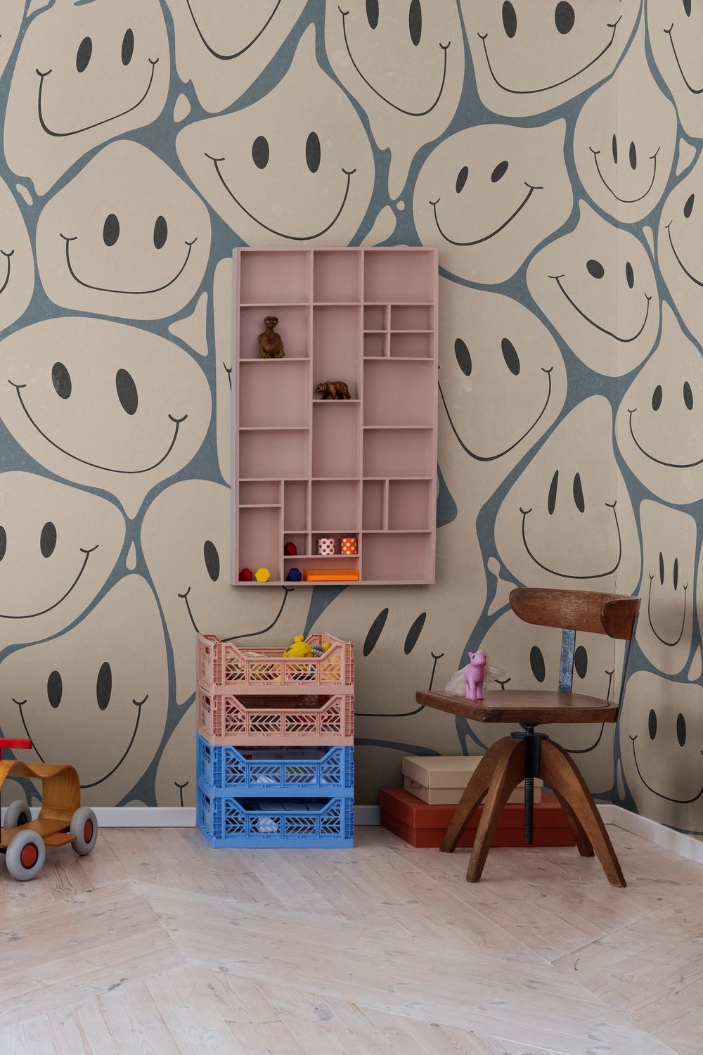 Rebel Walls Smiley behang peach blue perzik blauw