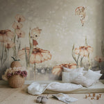 Rebel Walls x Mrs. Mighetto Bloomy Fields of Marion vergrijsd groen dromerig bloemen behang voor meisjeskamer en babykamer R20300