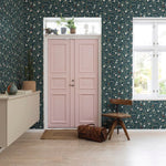 Pixie Shore Rebel Walls behang Night donkerblauw bloemenbehang voor de meisjeskamer en babykamer R18113