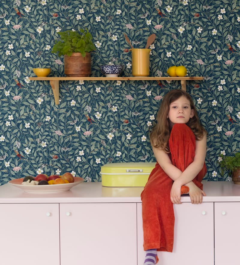 Pixie Shore Rebel Walls behang Night donkerblauw bloemenbehang voor de meisjeskamer en babykamer R18113