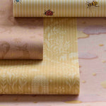 Eijffinger Tiny Treasures strepen behang met insecten voor de kinderkamer meisjeskamer geel 363180