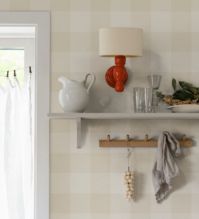 Geruit geblokt behang voor de kinderkamer babykamer meisjeskamer Lykke Sandberg textiellook sandstone beige zachtgeel S10214