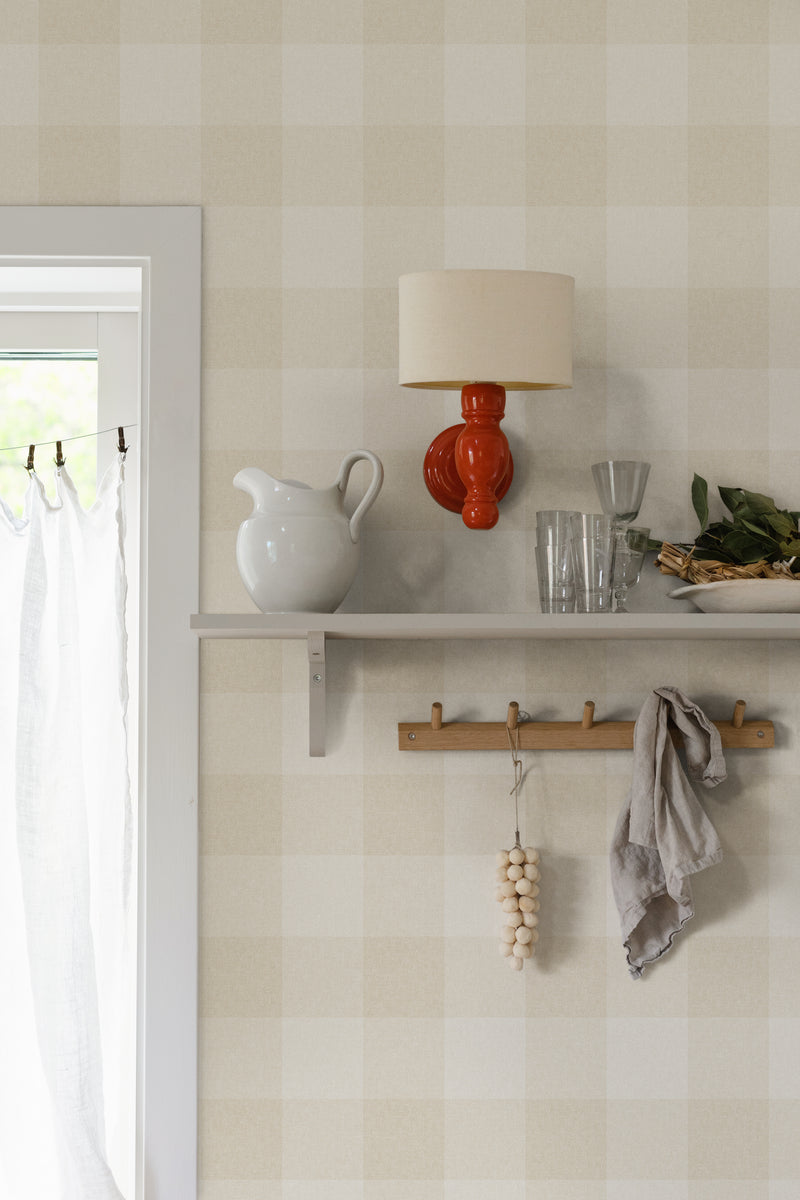 Geruit geblokt behang voor de kinderkamer babykamer meisjeskamer Lykke Sandberg textiellook sandstone beige zachtgeel S10214