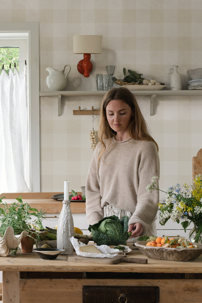 Geruit geblokt behang voor de kinderkamer babykamer meisjeskamer Lykke Sandberg textiellook sandstone beige zachtgeel S10214
