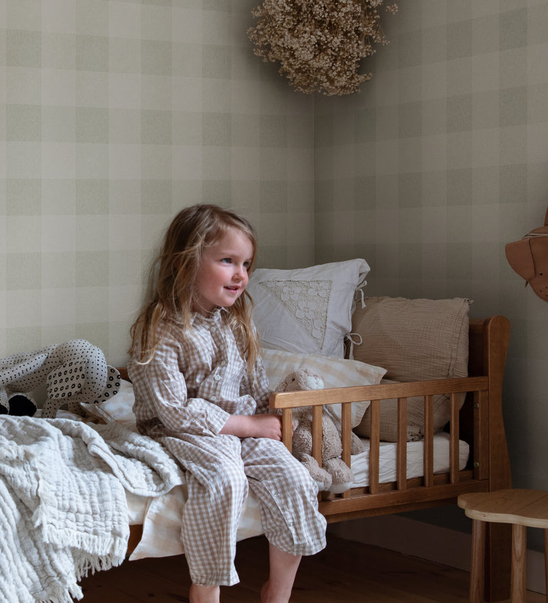 Geruit geblokt behang voor de kinderkamer babykamer meisjeskamer neutrale kinderkamer Lykke Sandberg textiellook spring green S10228