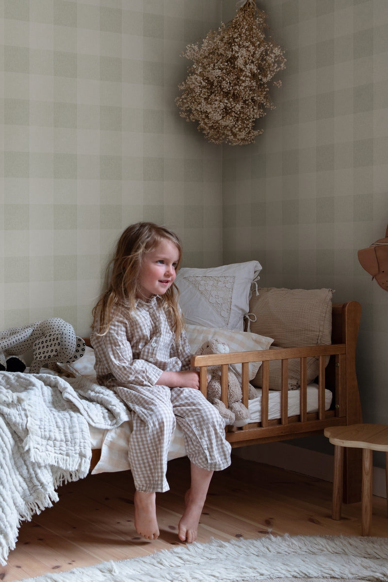 Geruit geblokt behang voor de kinderkamer babykamer meisjeskamer neutrale kinderkamer Lykke Sandberg textiellook spring green S10228