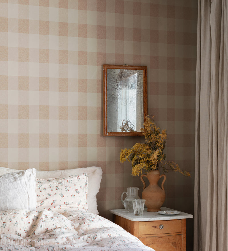 Geruit geblokt behang voor de kinderkamer babykamer meisjeskamer Lykke Sandberg textiellook terracotta roze S10230