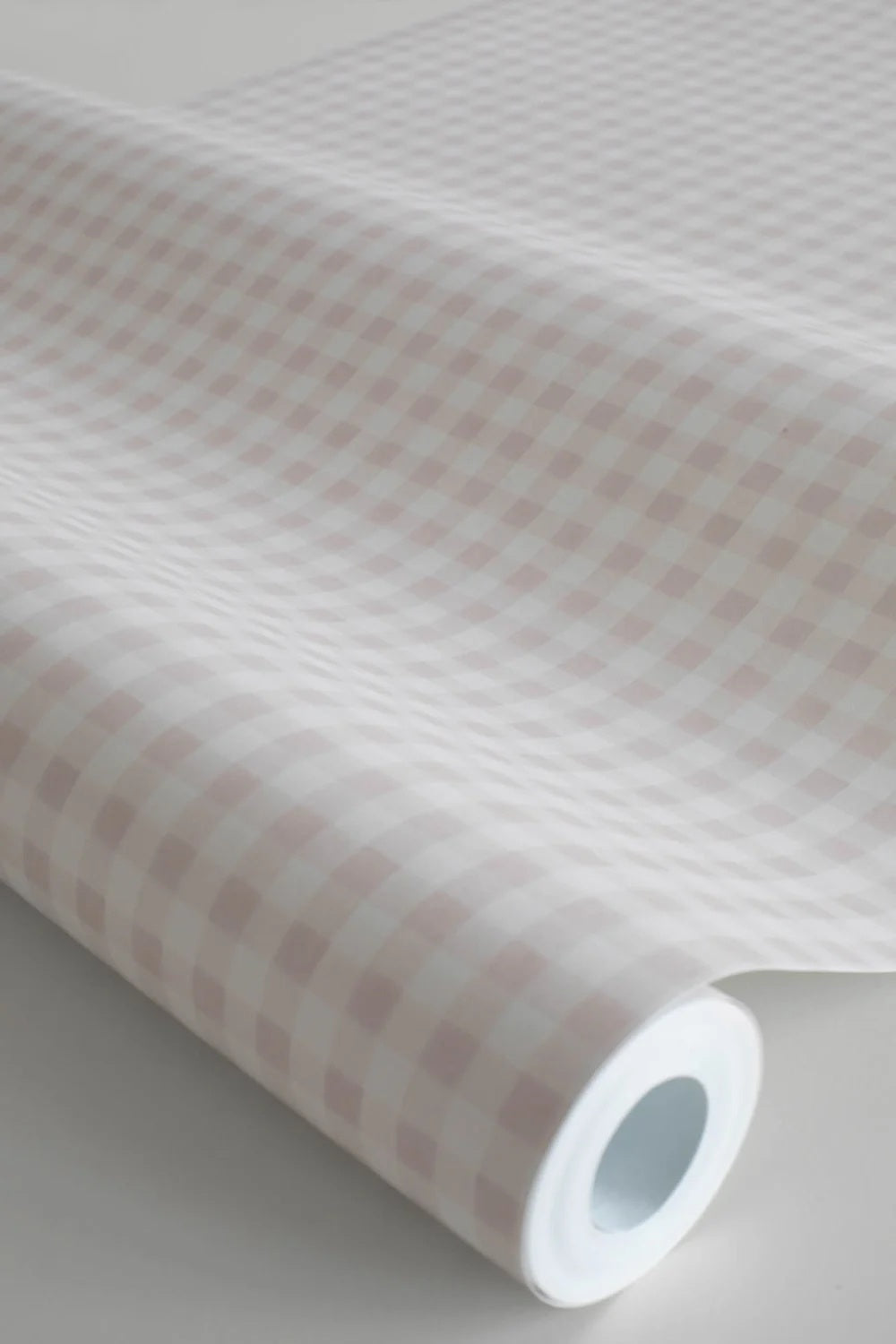 Ruitjes behang voor babykamer meisjeskamer tienerkamer klein gingham ruit blush roze Ruta Sandberg S10317