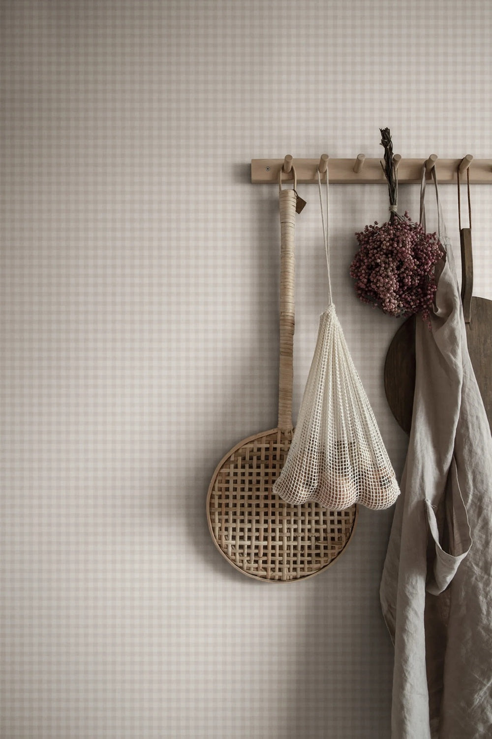 Ruitjes behang voor babykamer meisjeskamer tienerkamer klein gingham ruit blush roze Ruta Sandberg S10317
