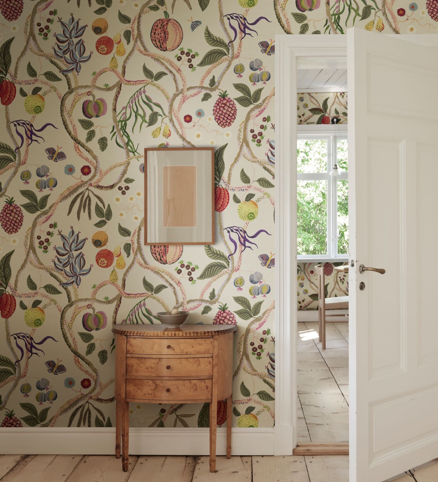 Fotobehang tree of life bloemen en bladeren behang voor meisjeskamer meidenkamer babykamer 10579 Tree of Life Multi Sandberg