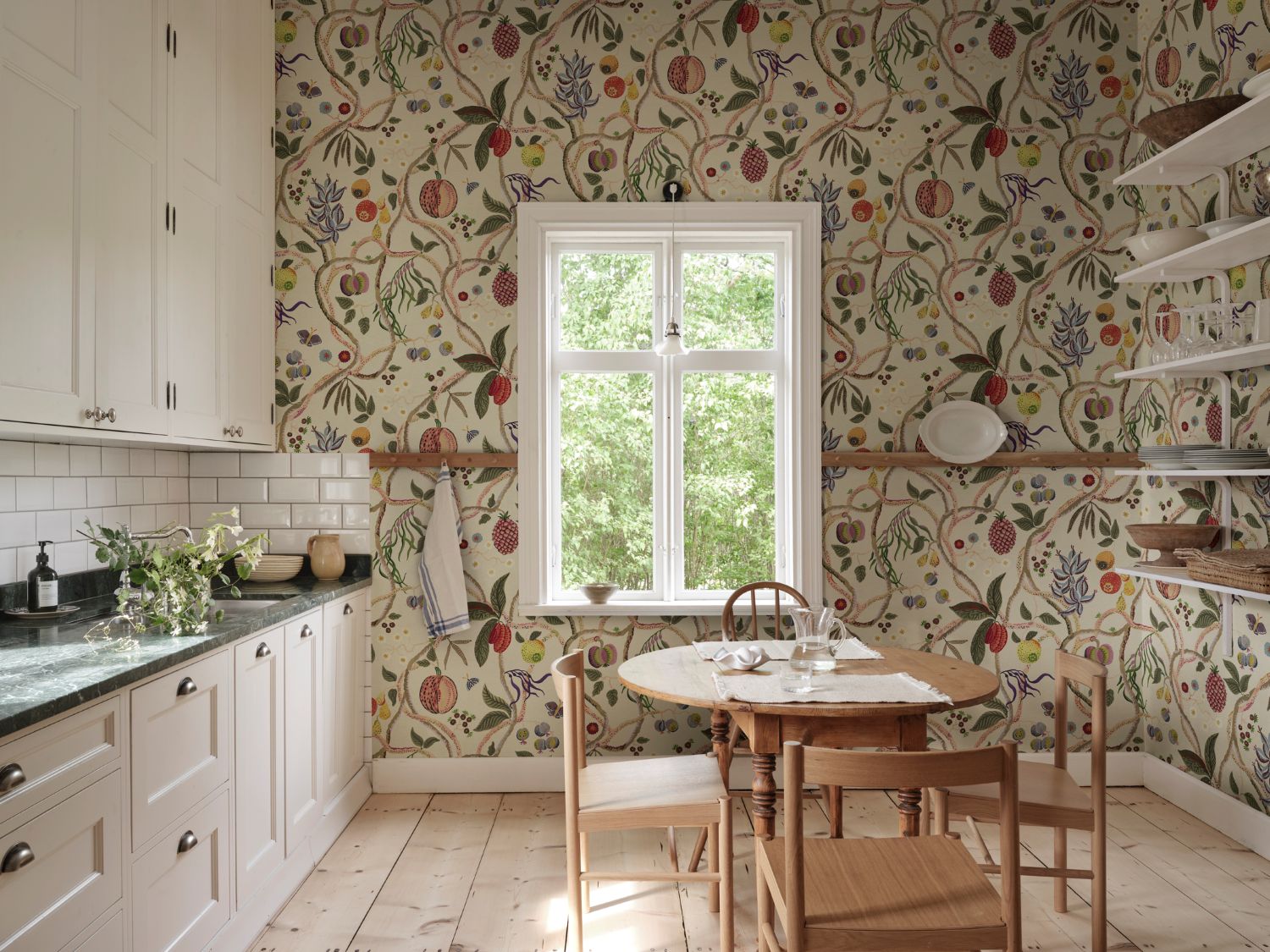Fotobehang tree of life bloemen en bladeren behang voor meisjeskamer meidenkamer babykamer 10579 Tree of Life Multi Sandberg