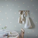 Frida Sandberg vogels behang met vredesduiven voor neutrale kinderkamer babykamer en meisjeskamer S10624 light blue lichtblauw