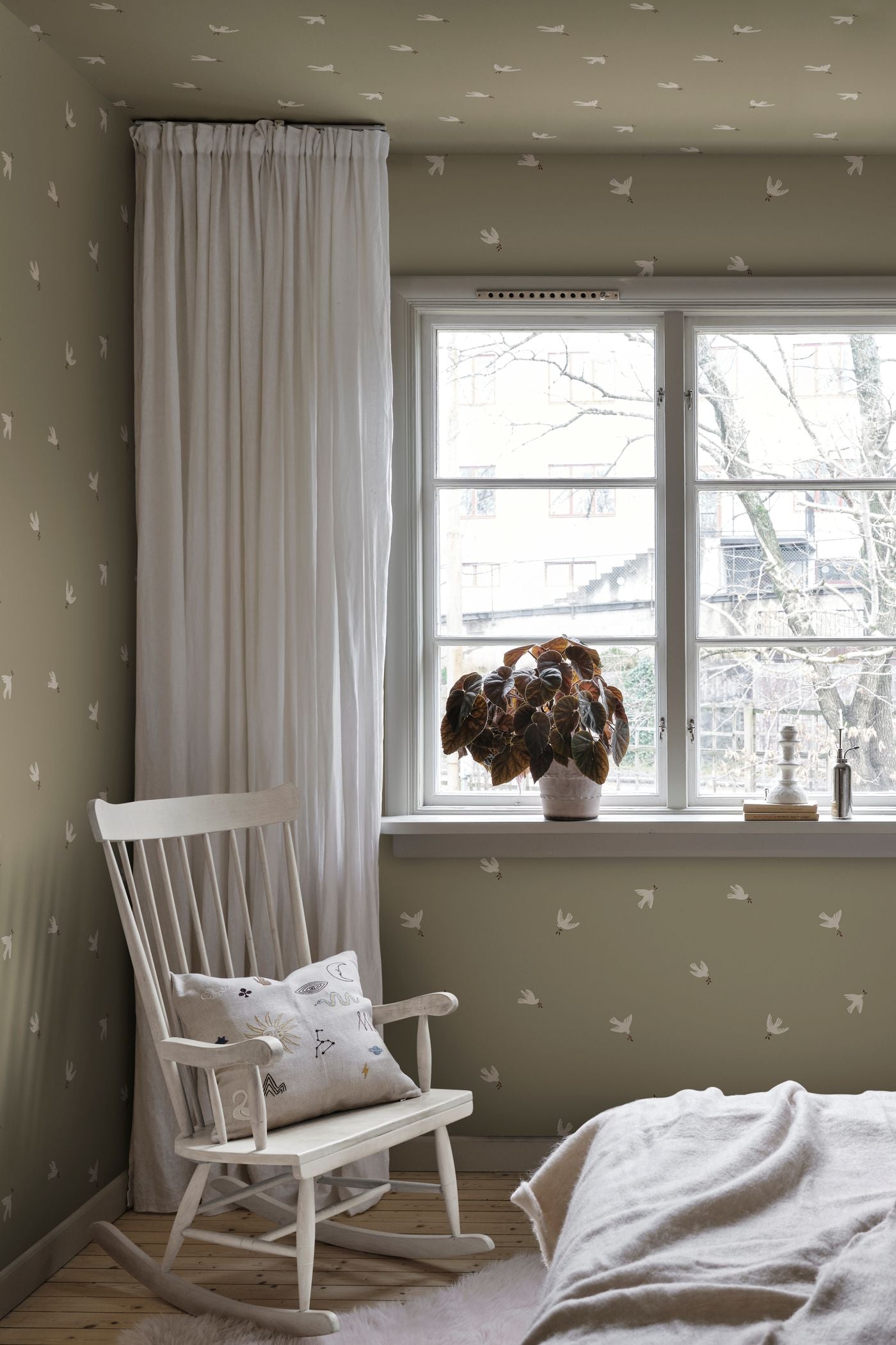 Vogels behang Frida van Sandberg kinderkamer babykamer meisjeskamer neutrale kinderkamer olijfgroen S10626