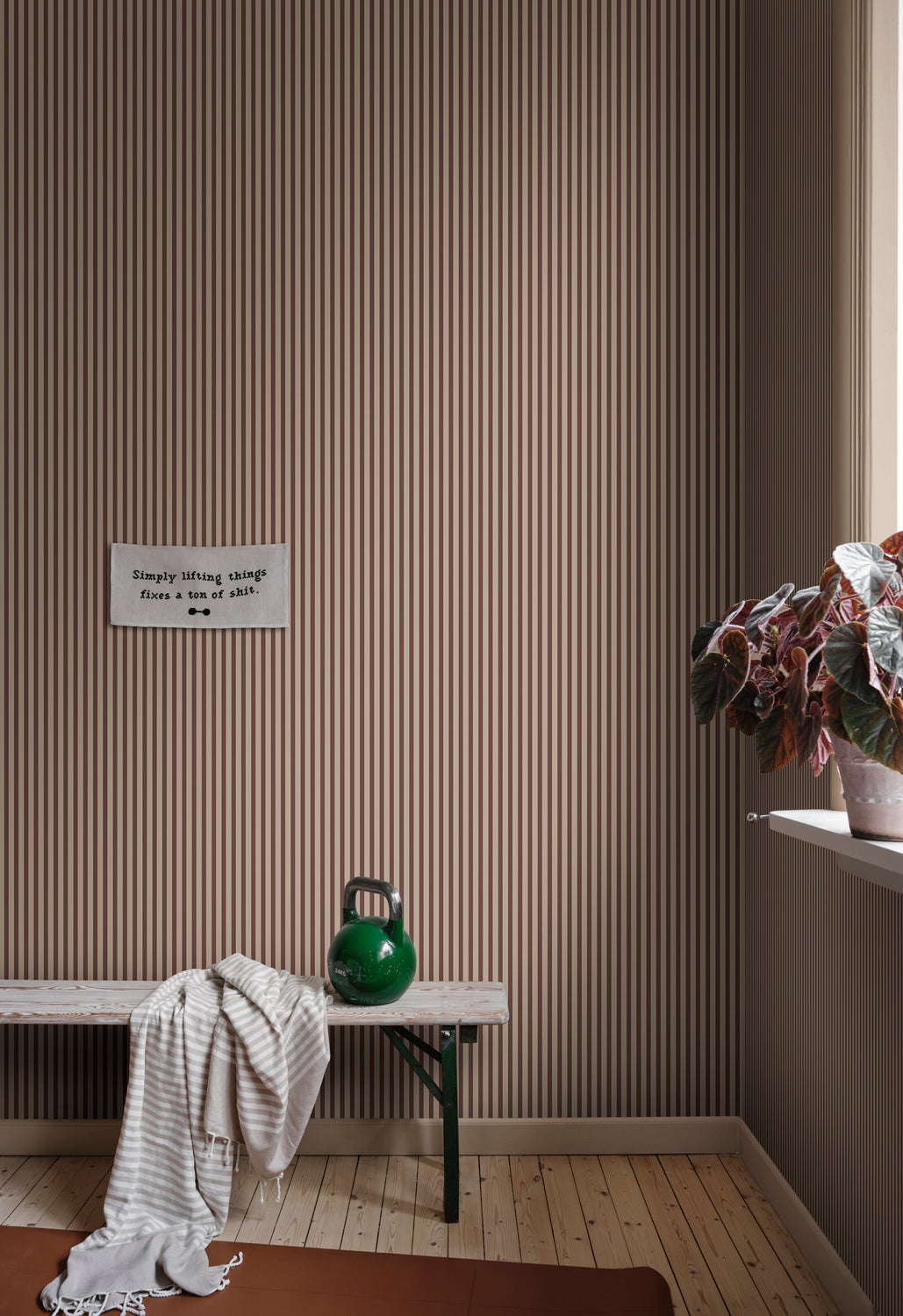 Sandberg strepen behang Estelle burgundy bordeaux rood jongenskamer meisjeskamer babykamer neutrale kinderkamer S10629