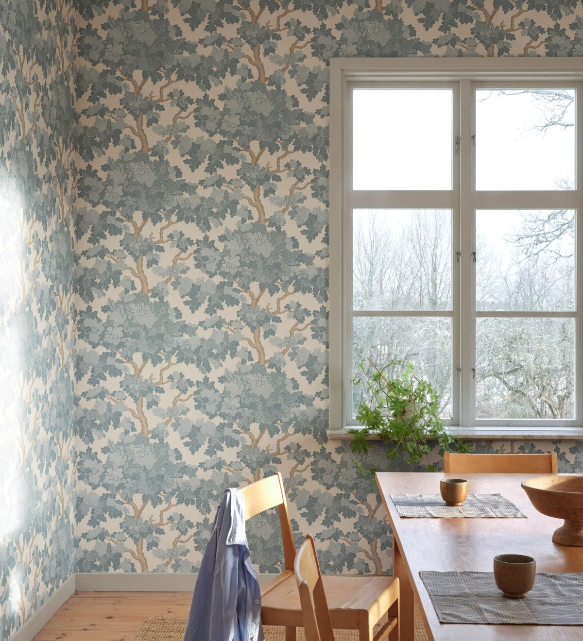 Bomen behang Eken van Sandberg kinderkamer babykamer jongenskamer meisjeskamer neutrale kinderkamer lichtblauw met beige S10790