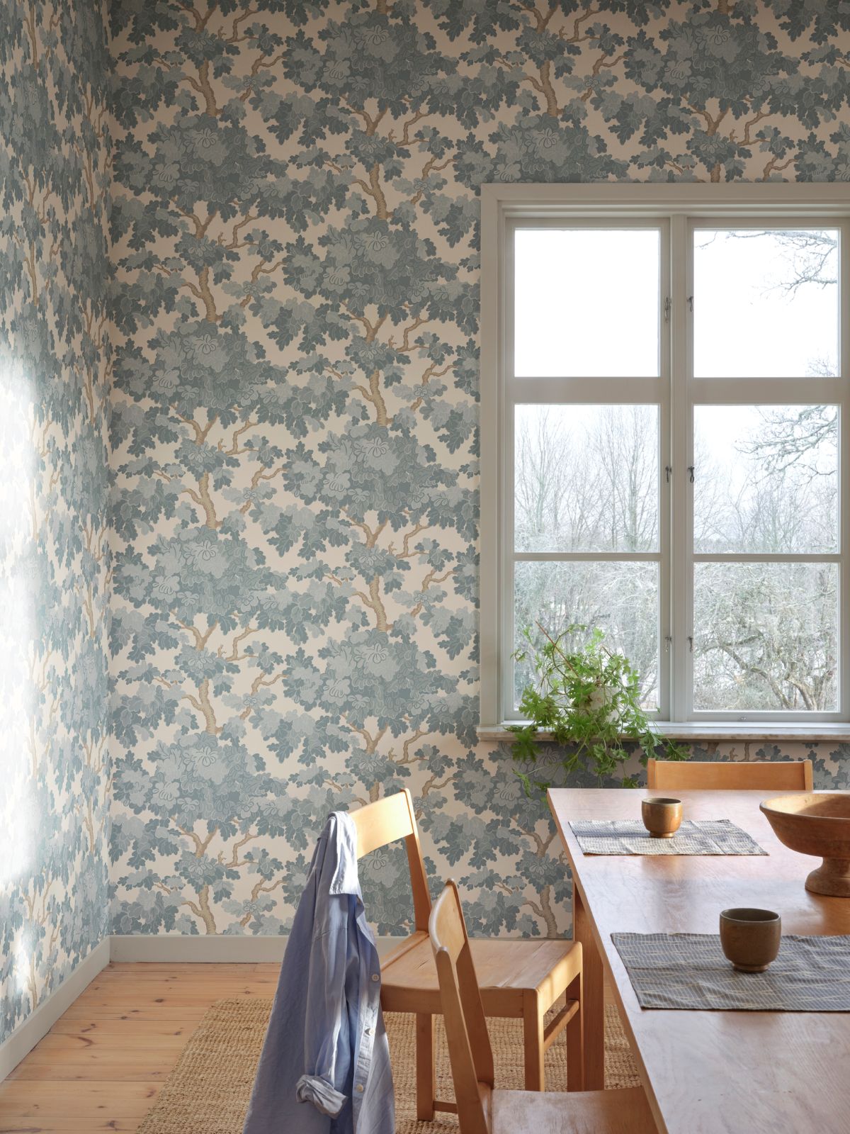 Bomen behang Eken van Sandberg kinderkamer babykamer jongenskamer meisjeskamer neutrale kinderkamer lichtblauw met beige S10790