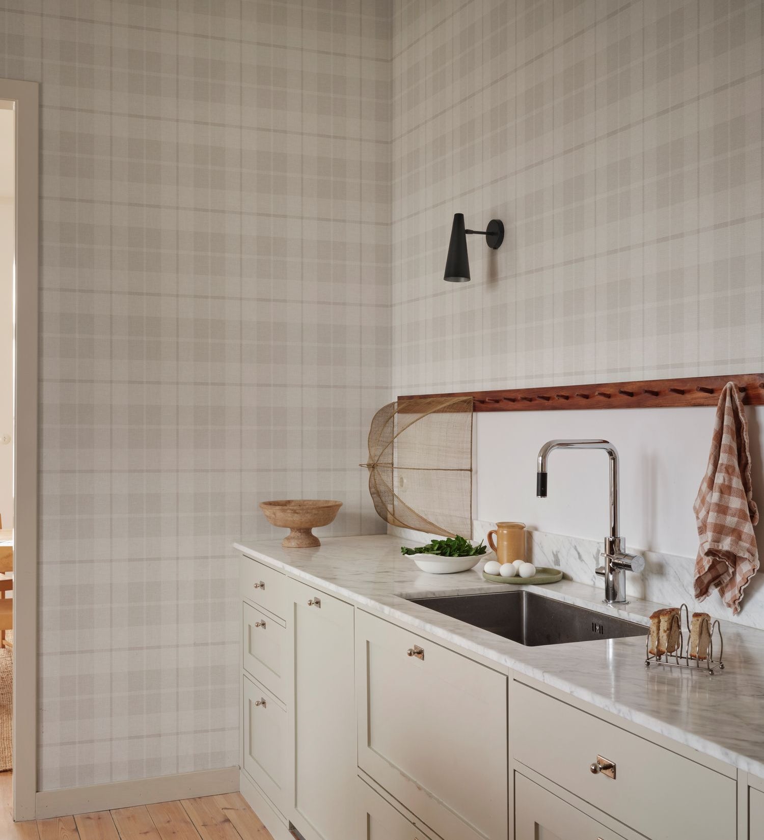 Schotse ruit behang voor kinderkamer, jongenskamer Ranold Sandberg light grey licht grijs S11017