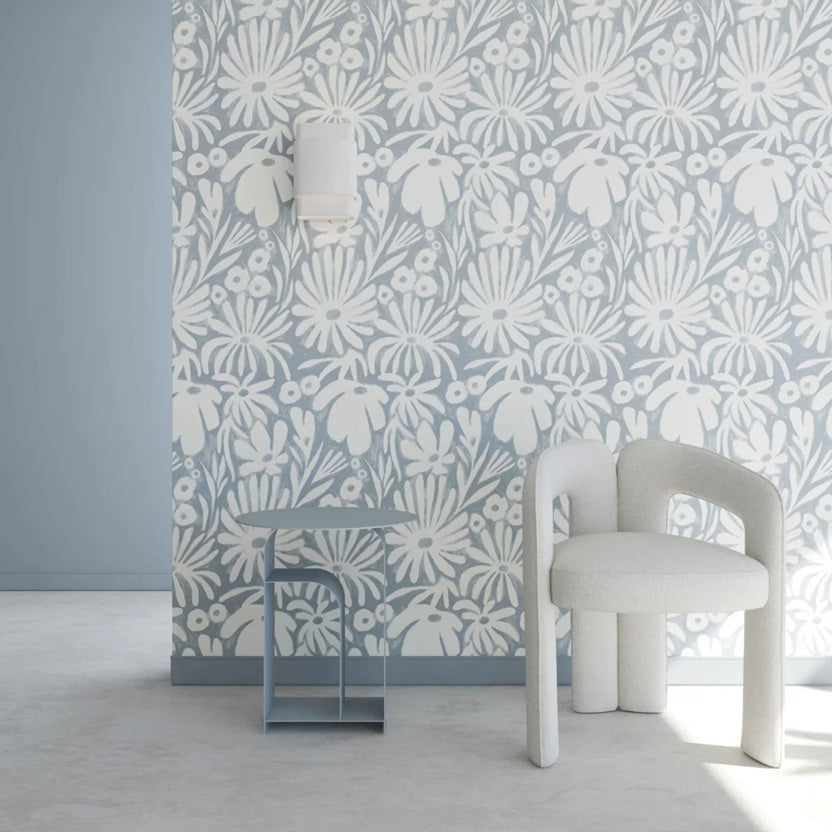 Season Paper Parfum bloemen behang voor een meisjeskamer of babykamer lichtblauw