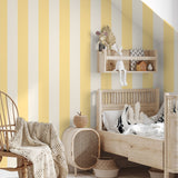 Papr Walls strepen behang voor de babykamer kinderkamer lichtgeel geel botergeel brede streep