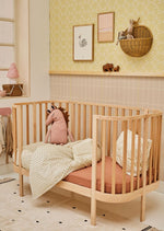 Studio Pieni behang geruit voor de kinderkamer beige
