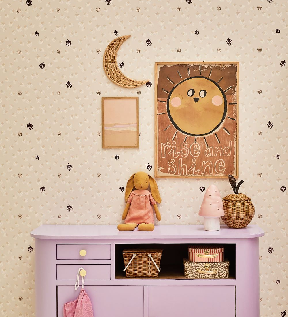 Studio Pieni behang voor de kinderkamer Olivia frambozen beige
