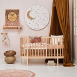 Studio Pieni behang voor de kinderkamer siem gestreept beige