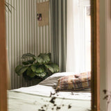 Summer Gray French gestreept behang voor de kinderkamer jongenskamer meisjeskamer babykamer groen wit 