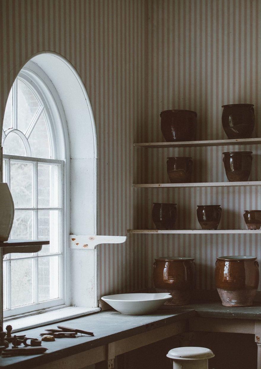 Summer Gray French gestreept behang voor de kinderkamer meisjeskamer babykamer roze wit 