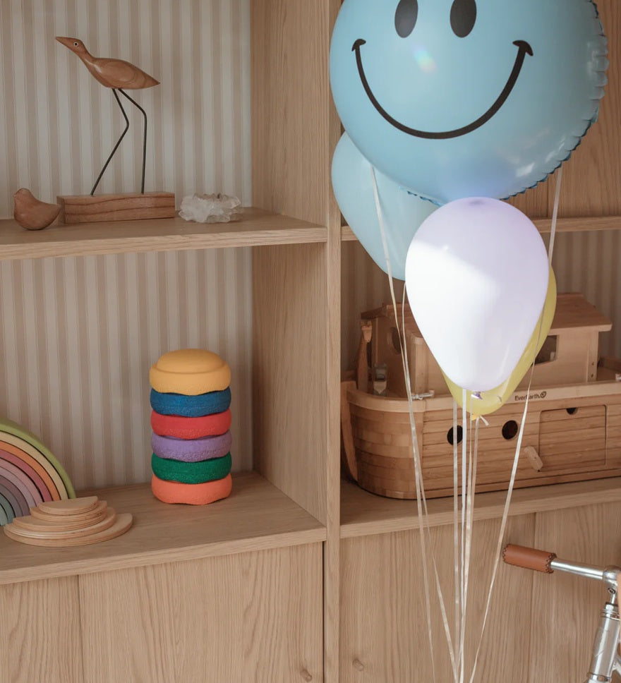 Strepen behang voor de kinderkamer babykamer jongenskamer meisjeskamer neutrale kinderkamer Summer Gray French Beige