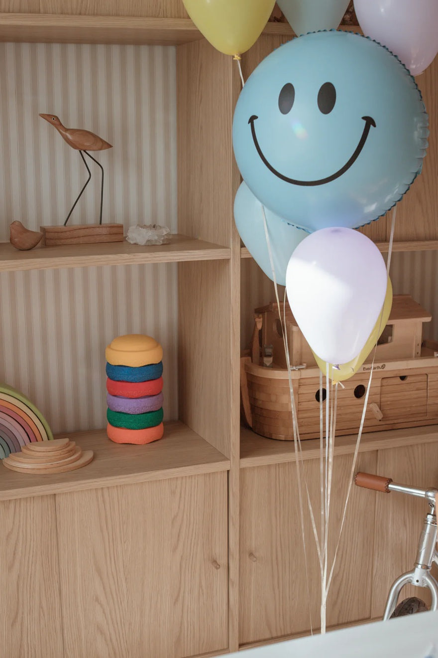 Strepen behang voor de kinderkamer babykamer jongenskamer meisjeskamer neutrale kinderkamer Summer Gray French Beige