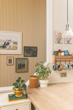 Summer Gray Niton gestreept behang voor de kinderkamer neutrale kinderkamer meisjeskamer jongenskamer babykamer marigold warm geel