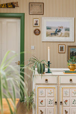 Summer Gray Niton gestreept behang voor de kinderkamer neutrale kinderkamer meisjeskamer jongenskamer babykamer marigold warm geel