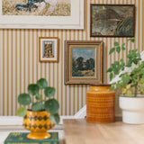 Summer Gray Niton gestreept behang voor de kinderkamer neutrale kinderkamer meisjeskamer jongenskamer babykamer marigold warm geel