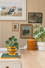 Summer Gray Niton gestreept behang voor de kinderkamer neutrale kinderkamer meisjeskamer jongenskamer babykamer marigold warm geel