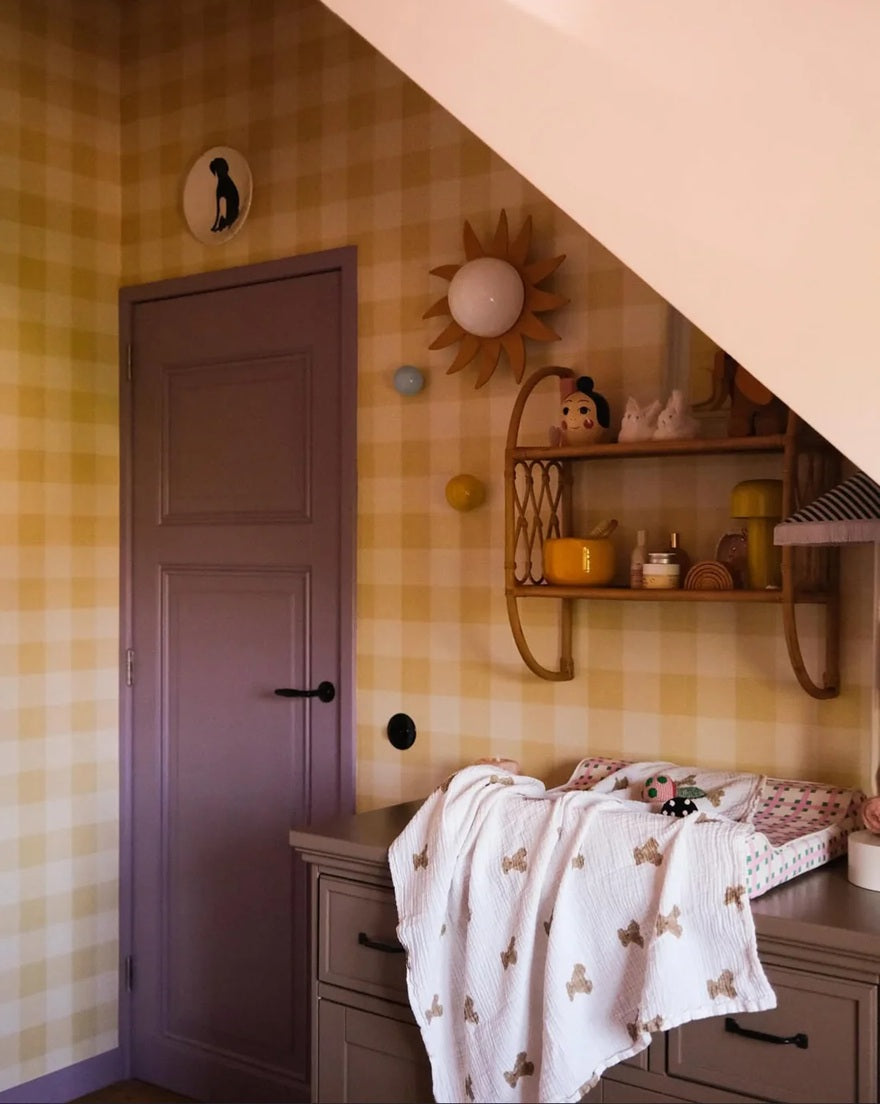 Geruit behang voor de kinderkamer en babykamer linnen look Summer Gray Linen geel