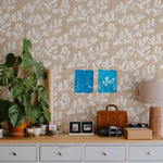 Summer Gray Bluebells behang voor de kinderkamer en babykamer zand lichtbruin 