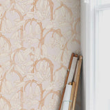 Summer Gray Bluebells pink and cream behang voor de meisjeskamer en babykamer lichtroze en creme.