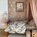 Summer Gray bloemen behang voor de meisjeskamer en babkamer roze en bruin Cecilia Blush