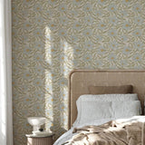 Summer Gray Fredrik Lake bloemenbehang voor de kinderkamer en babykamer in offwhite groen en lichtblauwe kleuren.