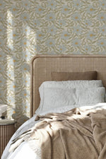 Summer Gray Fredrik Lake bloemenbehang voor de kinderkamer en babykamer in offwhite groen en lichtblauwe kleuren.